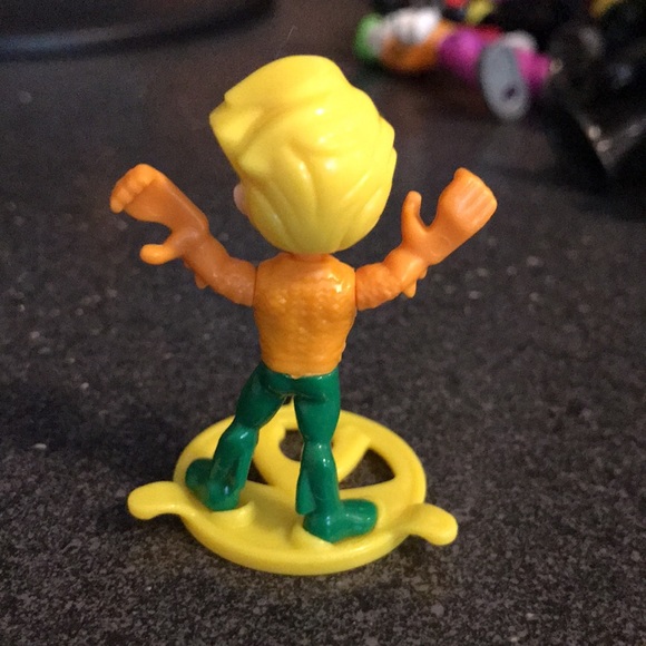 Kinder Joy Dc Comics Figurines—(3) Batmans, 2 Aqua-mans, Superman, Wonder Woman - Picture 7 of 13